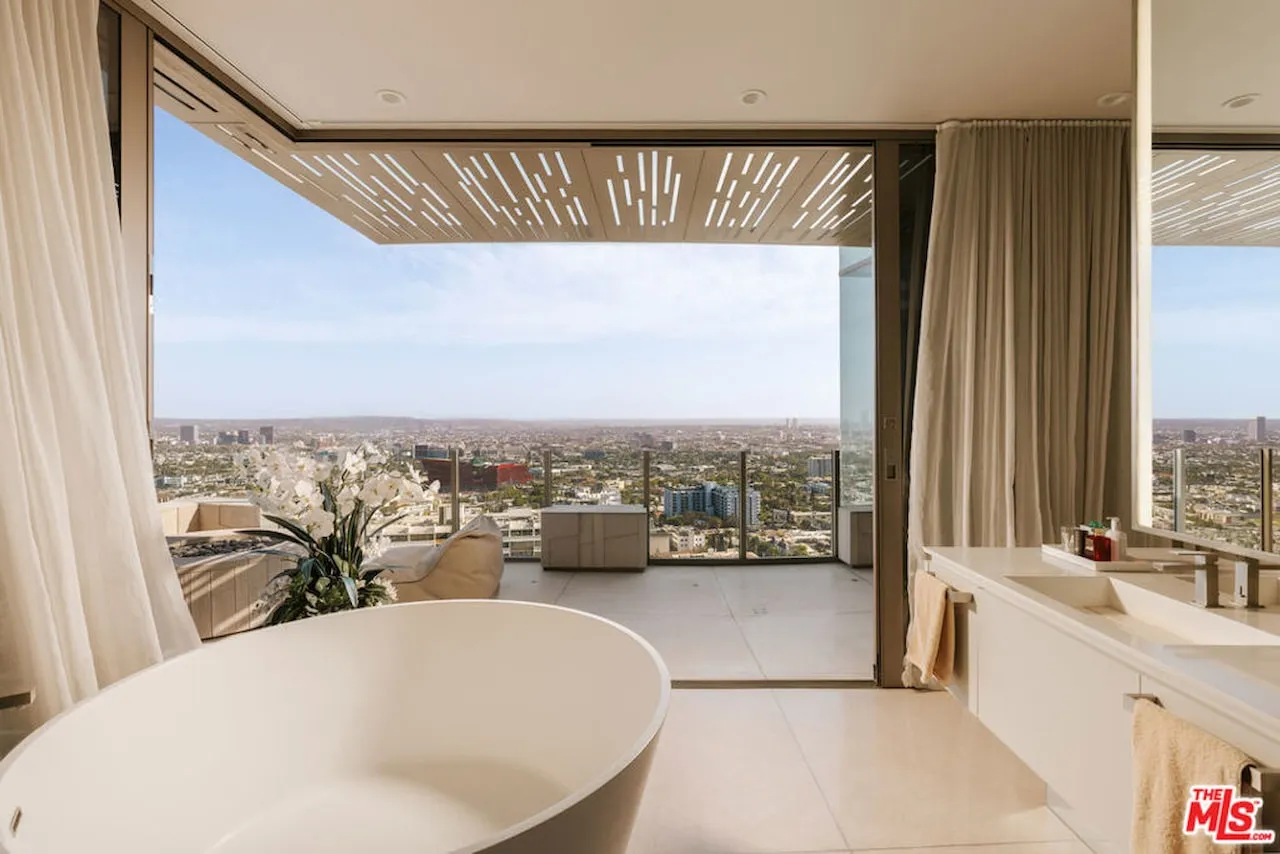 1302 Collingwood Place Hollywood Hills 5 Bedroom Luxury Estate For Sale — property photograph 13