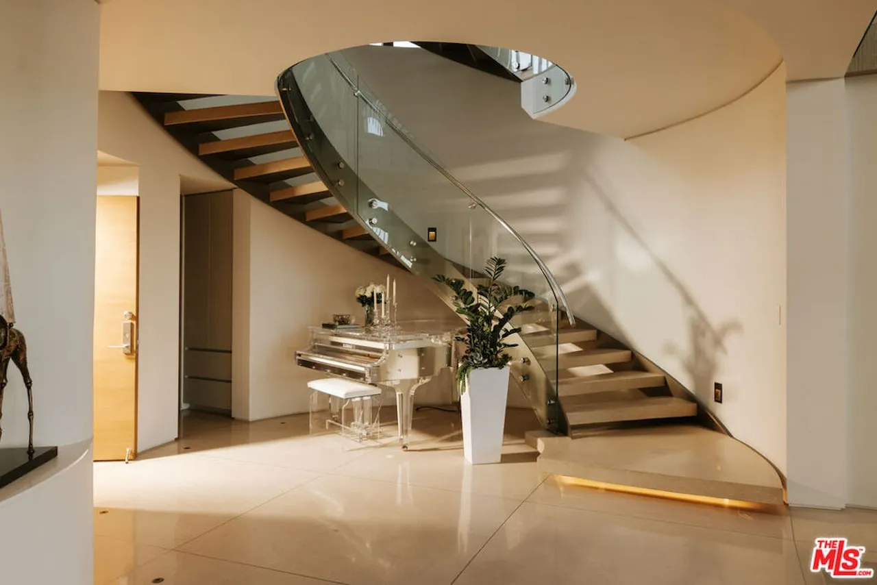 1302 Collingwood Place Hollywood Hills 5 Bedroom Luxury Estate For Sale — property photograph 14