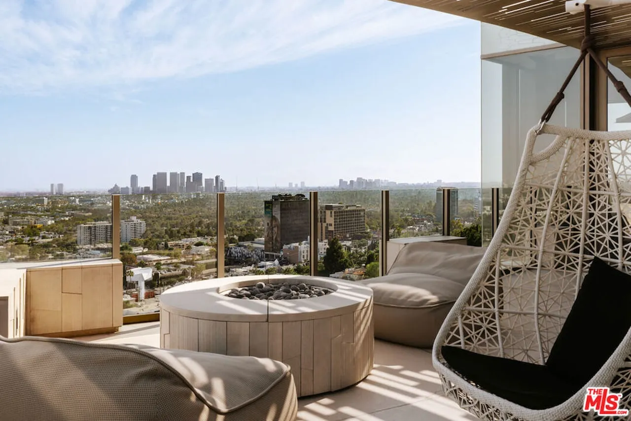 1302 Collingwood Place Hollywood Hills 5 Bedroom Luxury Estate For Sale — property photograph 16