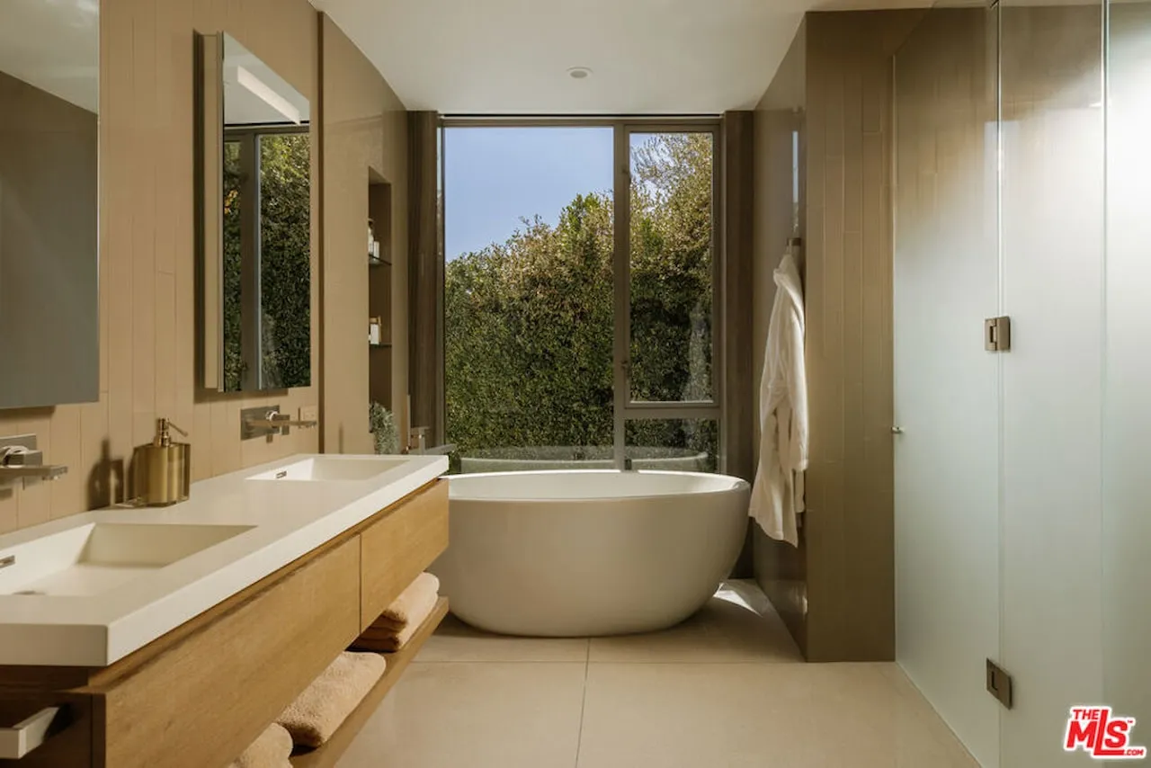 1302 Collingwood Place Hollywood Hills 5 Bedroom Luxury Estate For Sale — property photograph 18