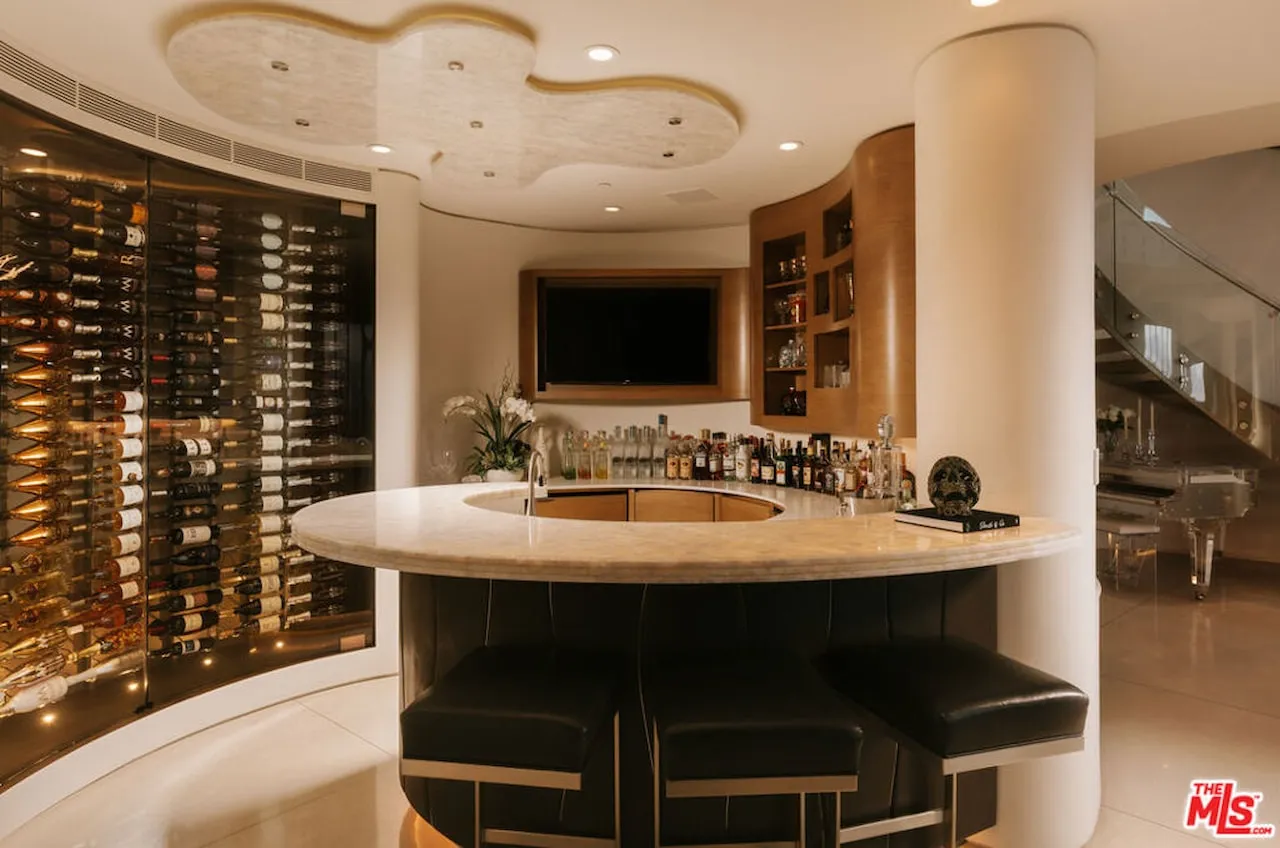 1302 Collingwood Place Hollywood Hills 5 Bedroom Luxury Estate For Sale — property photograph 1