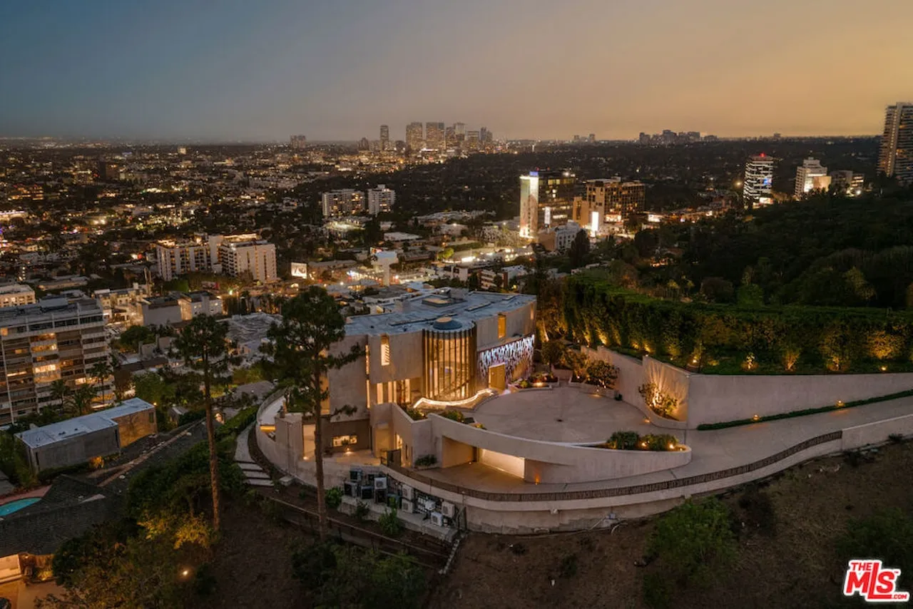 1302 Collingwood Place Hollywood Hills 5 Bedroom Luxury Estate For Sale — property photograph 25