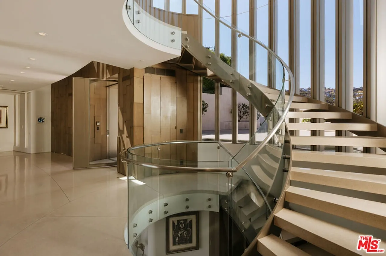 1302 Collingwood Place Hollywood Hills 5 Bedroom Luxury Estate For Sale — property photograph 2