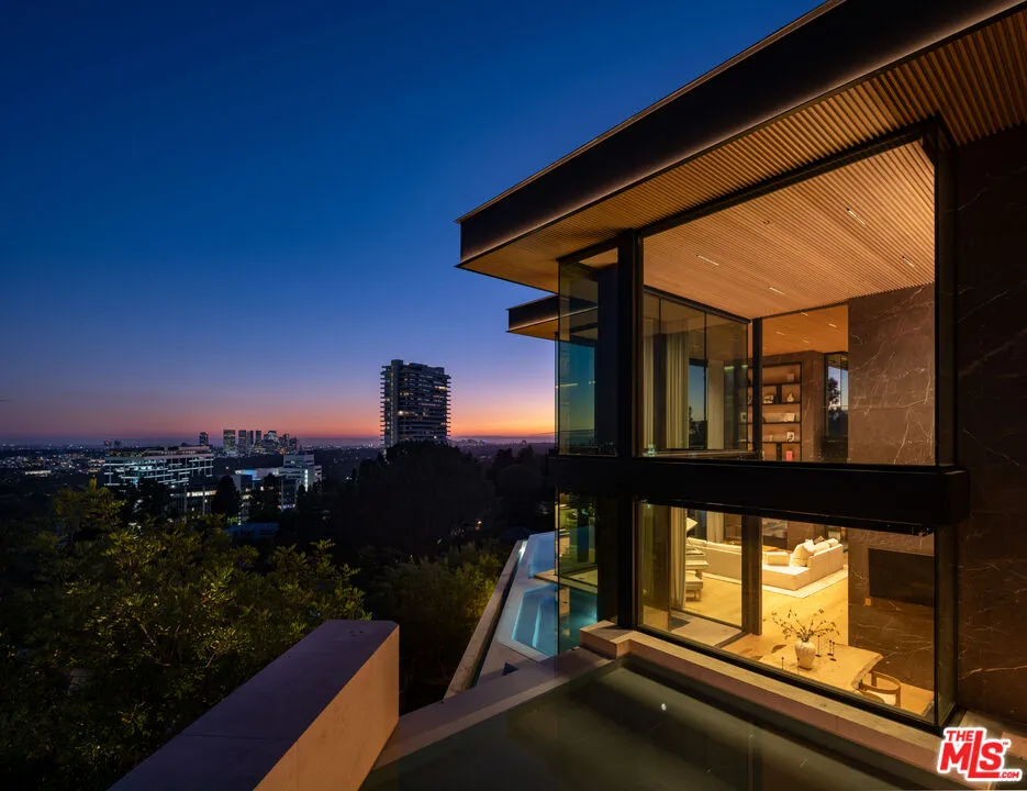 9126 Cordell Drive Hollywood Hills 9 Bedroom Luxury Estate For Sale — property photograph 1