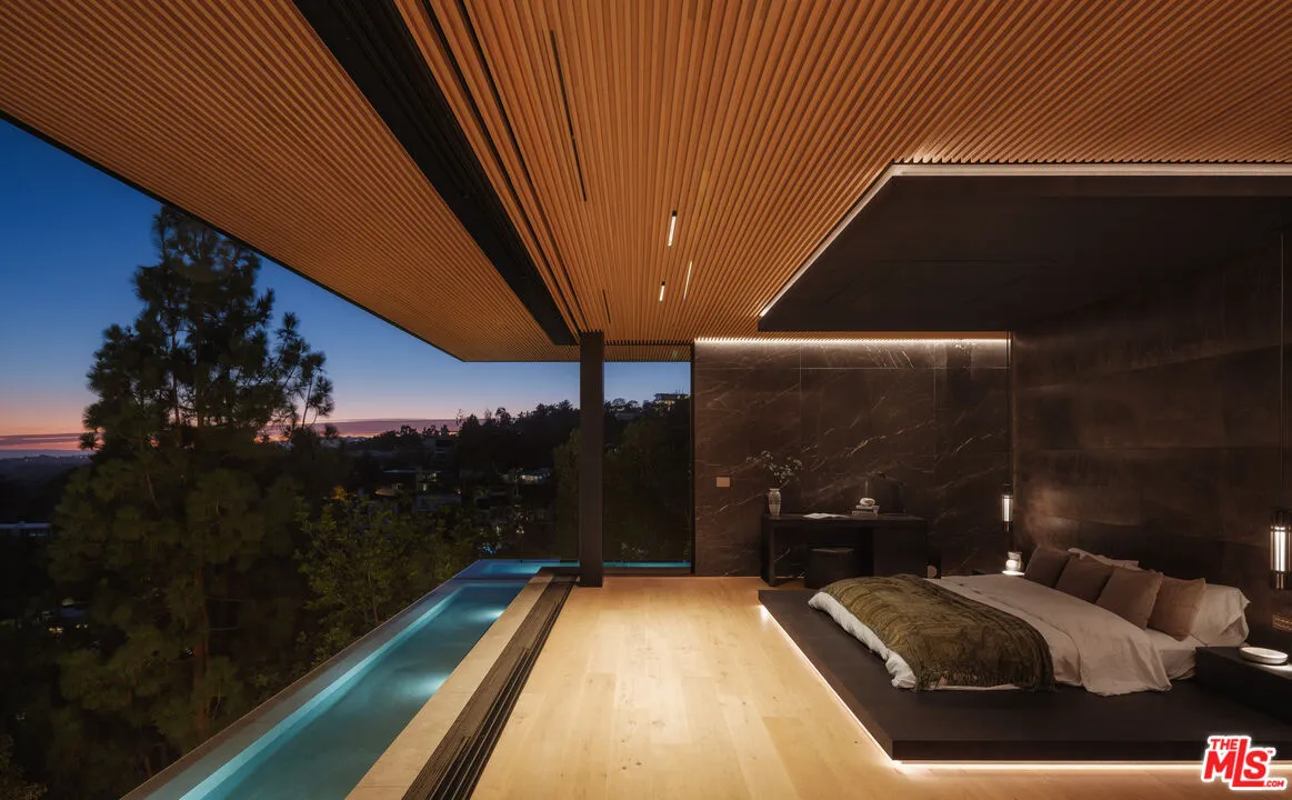 9126 Cordell Drive Hollywood Hills 9 Bedroom Luxury Estate For Sale — property photograph 20