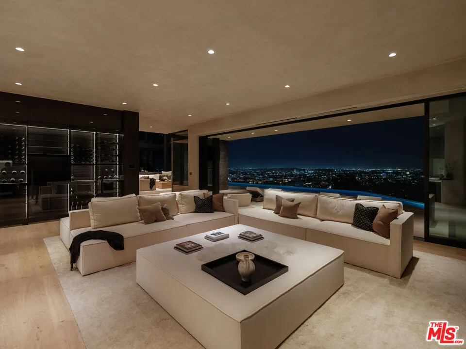 9126 Cordell Drive Hollywood Hills 9 Bedroom Luxury Estate For Sale — property photograph 3