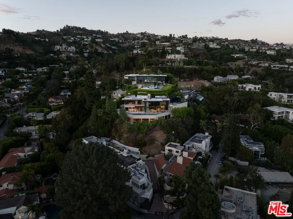 9126 Cordell Drive Hollywood Hills 9 Bedroom Luxury Estate For Sale — property photograph 7