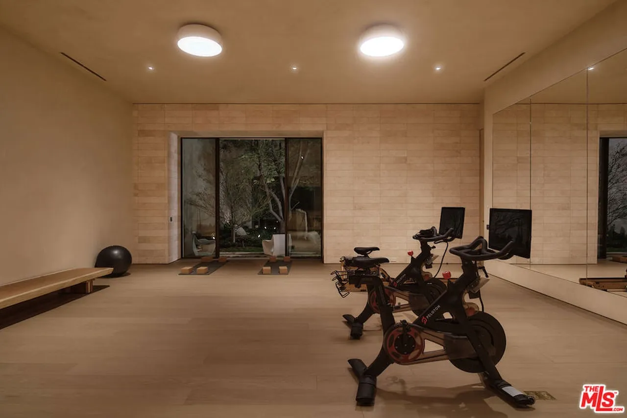 9214 Nightingale Drive Hollywood Hills 5 Bedroom Luxury Estate For Sale — property photograph 13