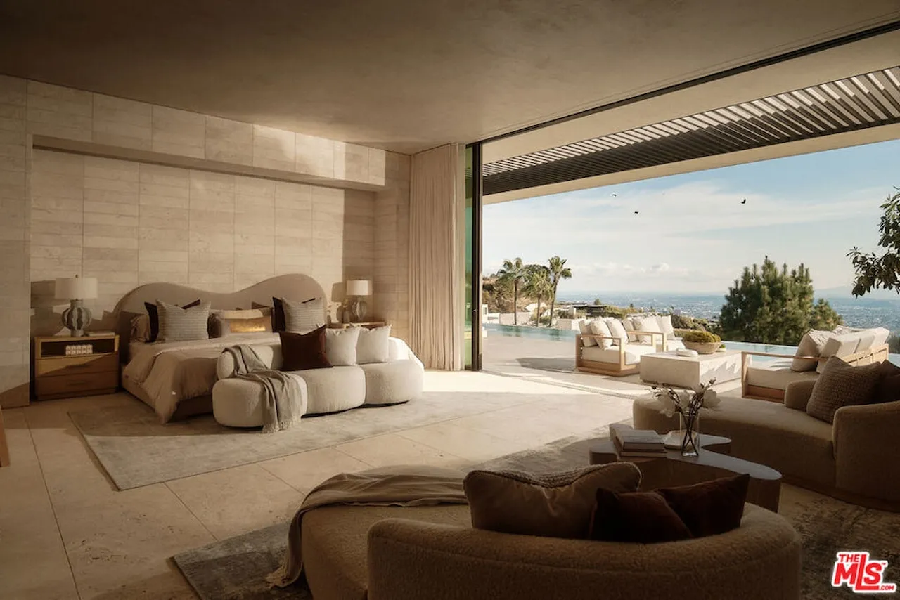 9214 Nightingale Drive Hollywood Hills 5 Bedroom Luxury Estate For Sale — property photograph 6
